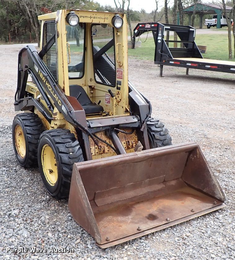 image for item IC9583 1984 New Holland L455  skid steer loader