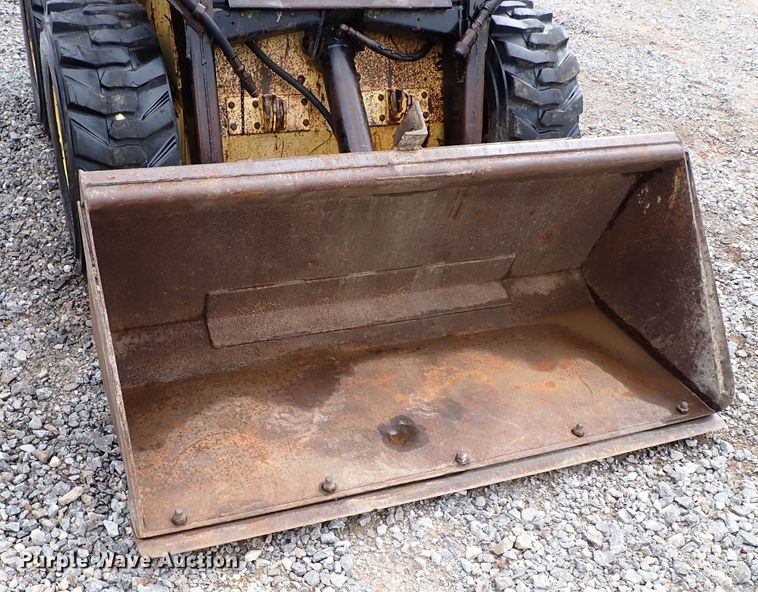 image for item IC9583 1984 New Holland L455  skid steer loader