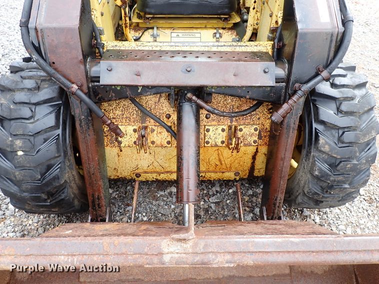 image for item IC9583 1984 New Holland L455  skid steer loader