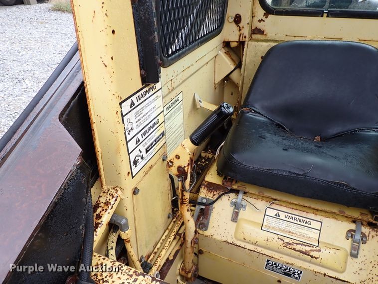 image for item IC9583 1984 New Holland L455  skid steer loader