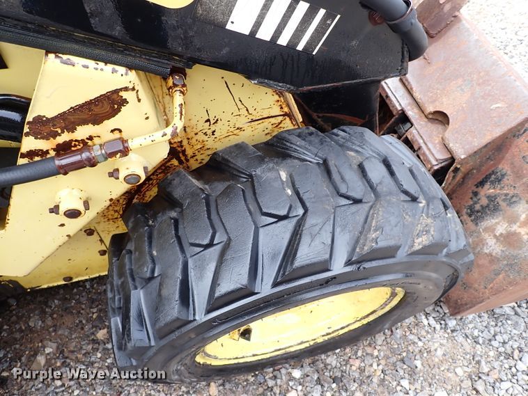 image for item IC9583 1984 New Holland L455  skid steer loader