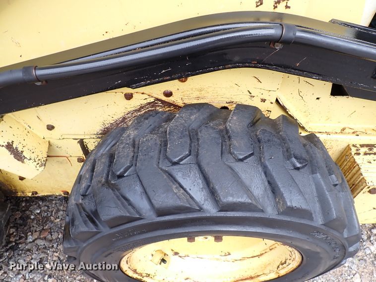 image for item IC9583 1984 New Holland L455  skid steer loader