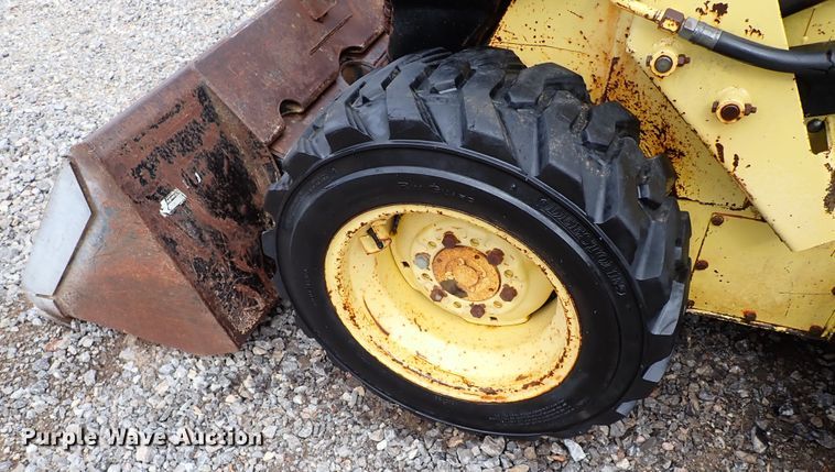 image for item IC9583 1984 New Holland L455  skid steer loader