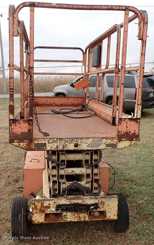 image for item IC9594 JLG Commander CM-2546  scissor lift