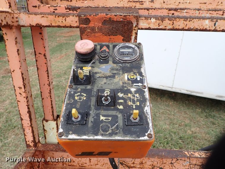 image for item IC9594 JLG Commander CM-2546  scissor lift