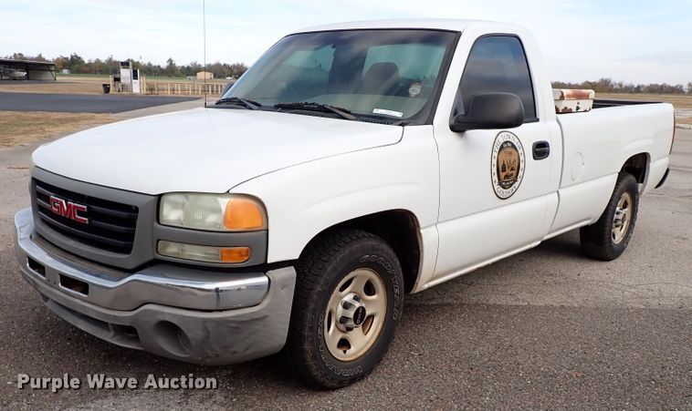 image for item IC9683 2003 GMC Sierra  pickup truck