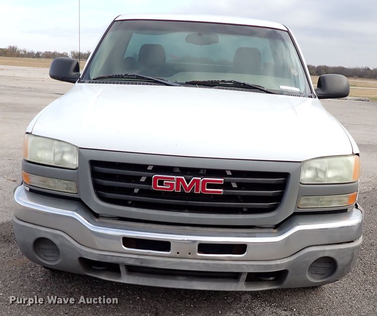 image for item IC9683 2003 GMC Sierra  pickup truck
