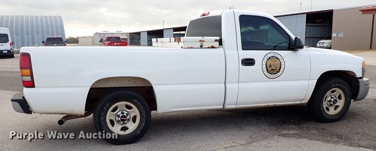 image for item IC9683 2003 GMC Sierra  pickup truck