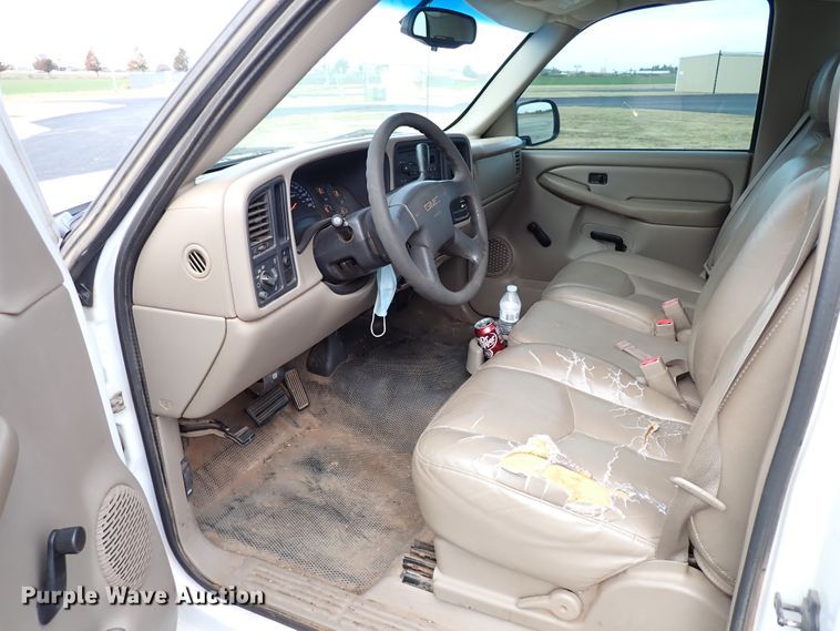 image for item IC9683 2003 GMC Sierra  pickup truck