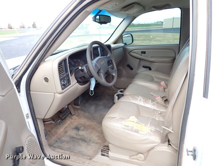 image for item IC9683 2003 GMC Sierra  pickup truck