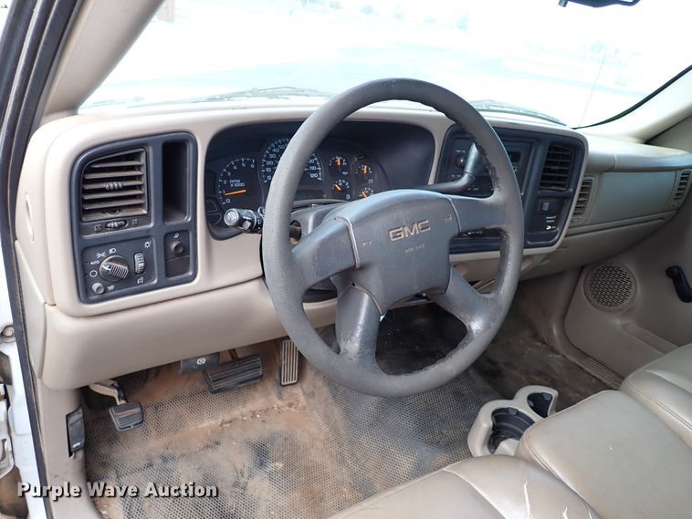 image for item IC9683 2003 GMC Sierra  pickup truck