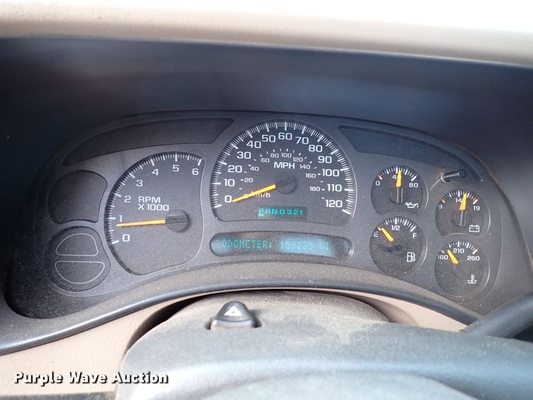 image for item IC9683 2003 GMC Sierra  pickup truck