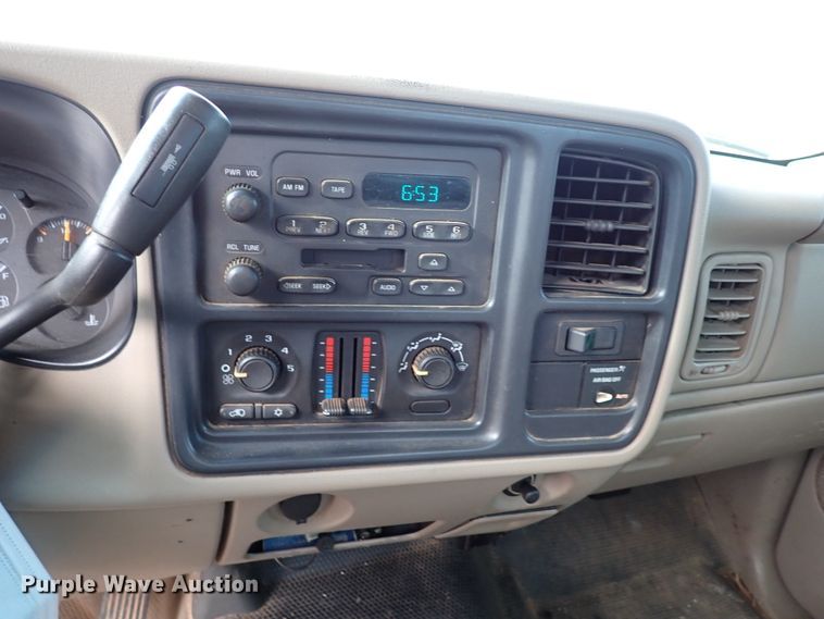 image for item IC9683 2003 GMC Sierra  pickup truck