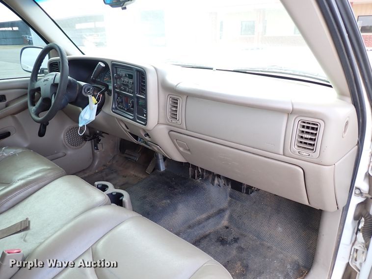 image for item IC9683 2003 GMC Sierra  pickup truck