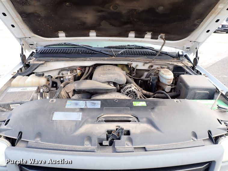 image for item IC9683 2003 GMC Sierra  pickup truck