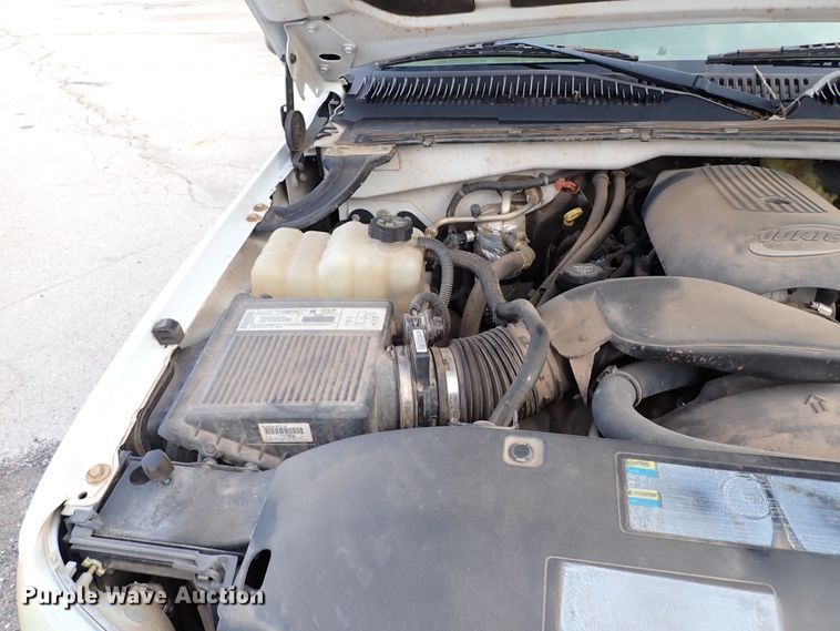 image for item IC9683 2003 GMC Sierra  pickup truck