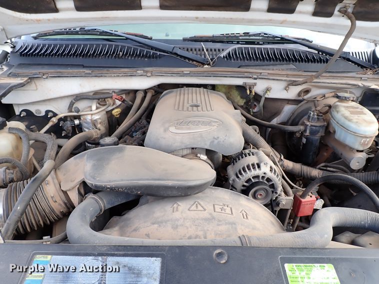 image for item IC9683 2003 GMC Sierra  pickup truck