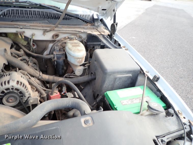 image for item IC9683 2003 GMC Sierra  pickup truck