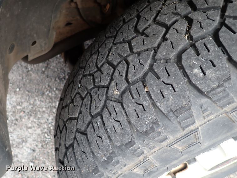 image for item IC9683 2003 GMC Sierra  pickup truck