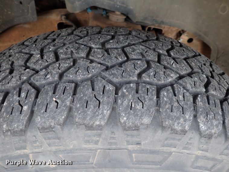 image for item IC9683 2003 GMC Sierra  pickup truck