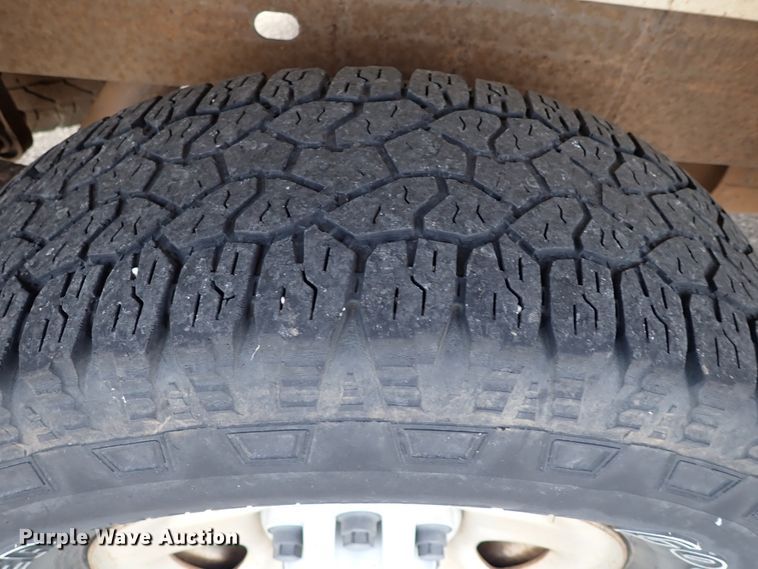 image for item IC9683 2003 GMC Sierra  pickup truck