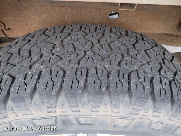 image for item IC9683 2003 GMC Sierra  pickup truck