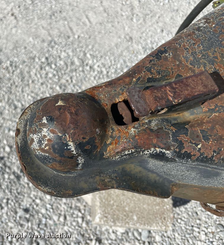 image for item ID9578 2001 Haulmark K714RT-WT  enclosed cargo trailer