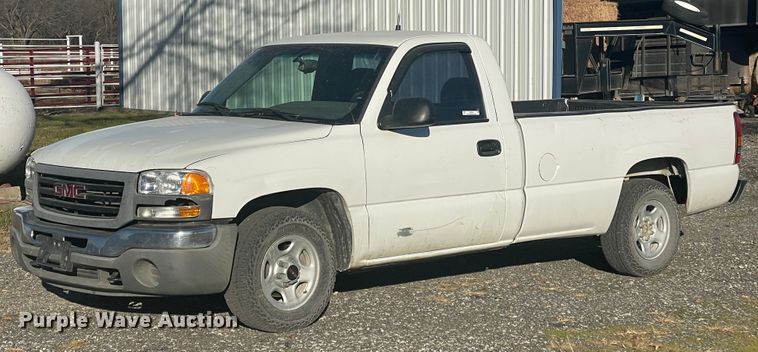 image for item ID9589 2003 GMC Sierra 1500  pickup truck