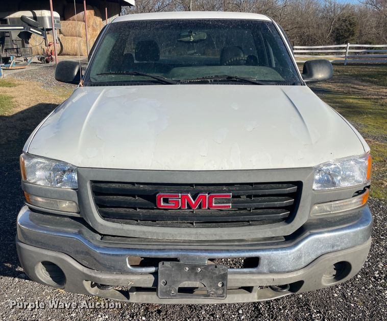 image for item ID9589 2003 GMC Sierra 1500  pickup truck
