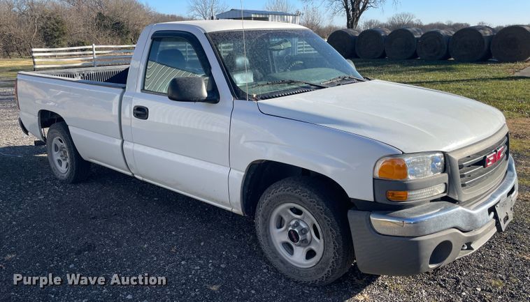 image for item ID9589 2003 GMC Sierra 1500  pickup truck