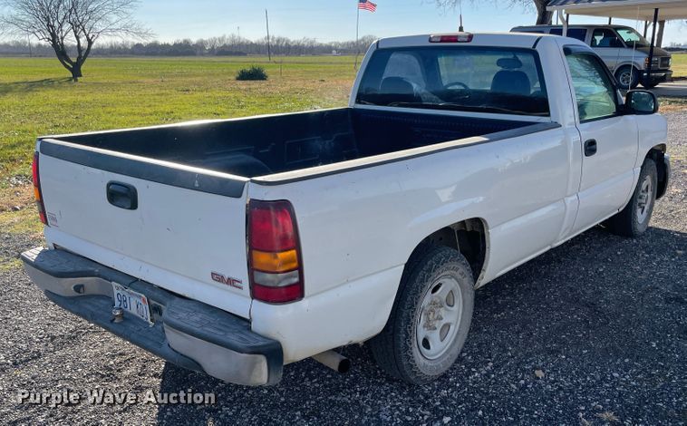 image for item ID9589 2003 GMC Sierra 1500  pickup truck