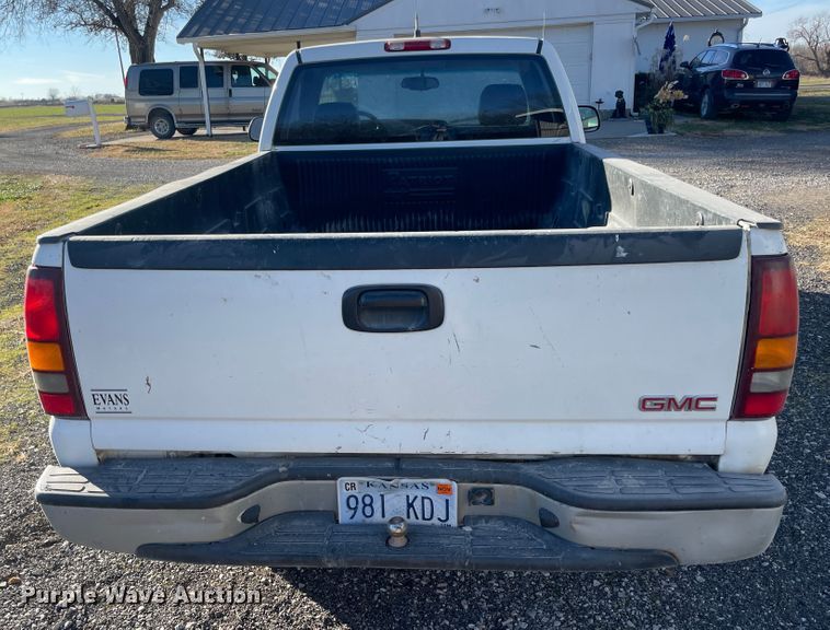 image for item ID9589 2003 GMC Sierra 1500  pickup truck