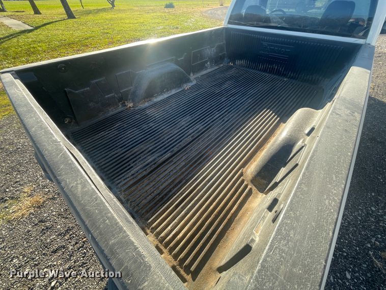 image for item ID9589 2003 GMC Sierra 1500  pickup truck