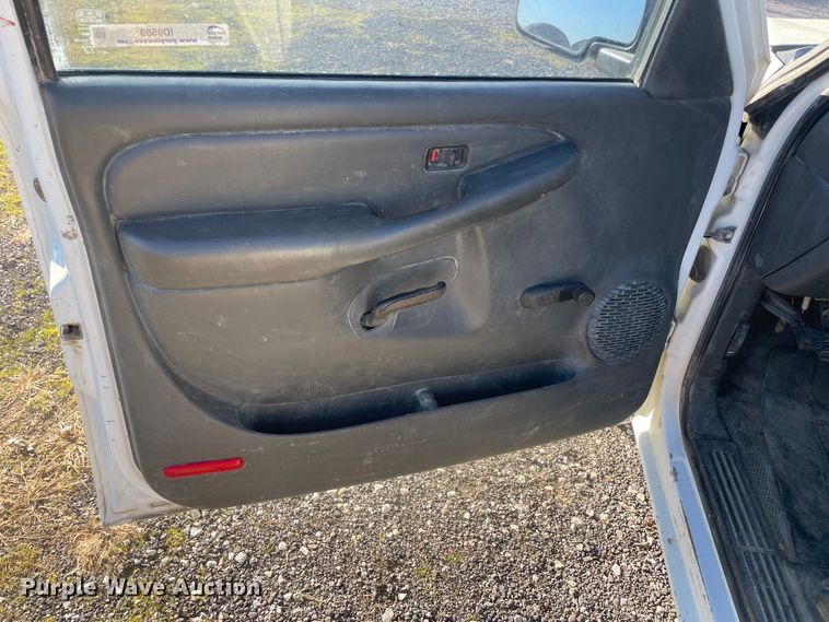 image for item ID9589 2003 GMC Sierra 1500  pickup truck