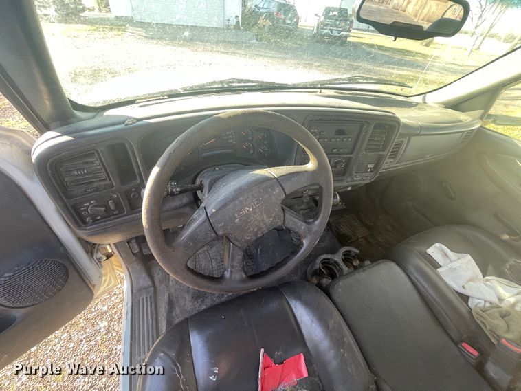 image for item ID9589 2003 GMC Sierra 1500  pickup truck