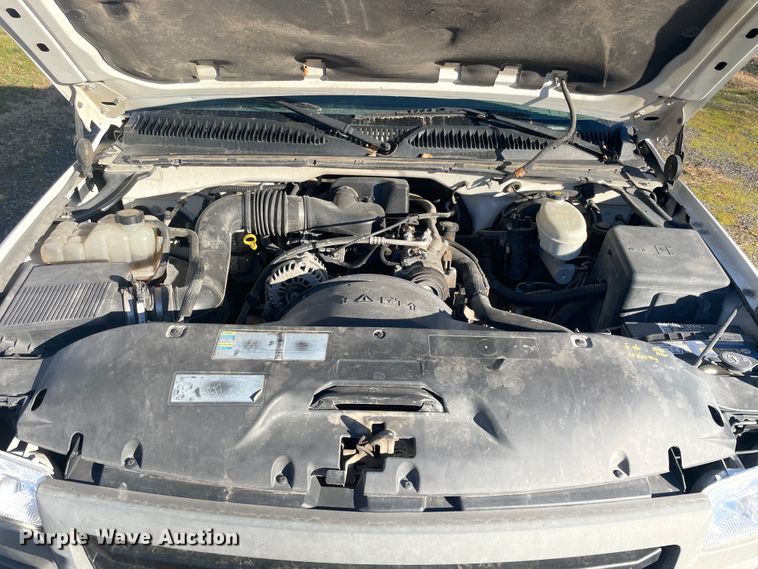 image for item ID9589 2003 GMC Sierra 1500  pickup truck