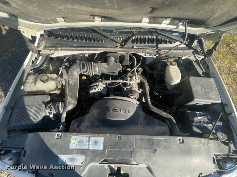 image for item ID9589 2003 GMC Sierra 1500  pickup truck