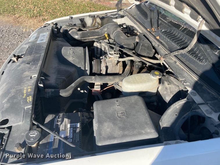 image for item ID9589 2003 GMC Sierra 1500  pickup truck