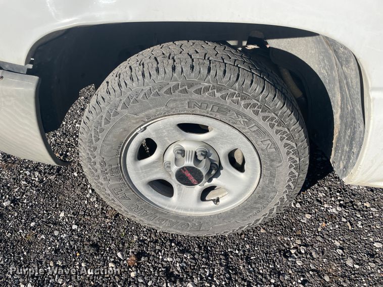 image for item ID9589 2003 GMC Sierra 1500  pickup truck