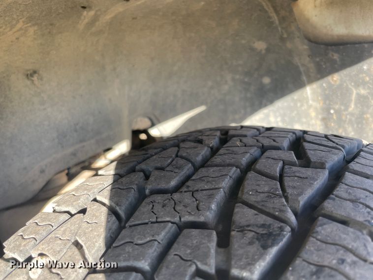 image for item ID9589 2003 GMC Sierra 1500  pickup truck