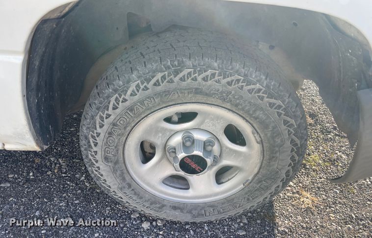 image for item ID9589 2003 GMC Sierra 1500  pickup truck