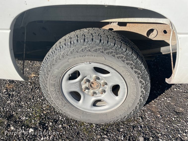 image for item ID9589 2003 GMC Sierra 1500  pickup truck