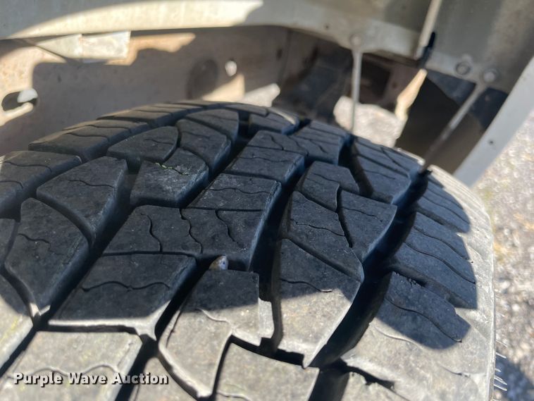 image for item ID9589 2003 GMC Sierra 1500  pickup truck