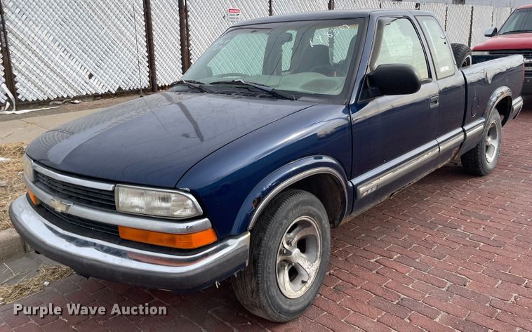 image for item IJ9503 1998 Chevrolet S10  Ext. Cab pickup truck