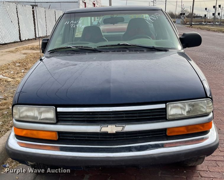 image for item IJ9503 1998 Chevrolet S10  Ext. Cab pickup truck