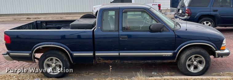 image for item IJ9503 1998 Chevrolet S10  Ext. Cab pickup truck