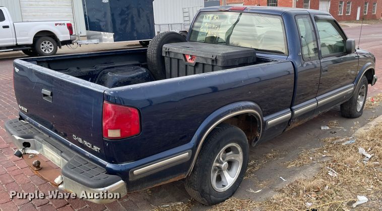 image for item IJ9503 1998 Chevrolet S10  Ext. Cab pickup truck