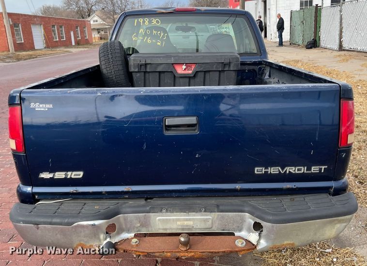 image for item IJ9503 1998 Chevrolet S10  Ext. Cab pickup truck