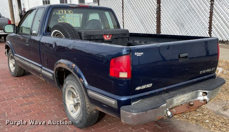 image for item IJ9503 1998 Chevrolet S10  Ext. Cab pickup truck