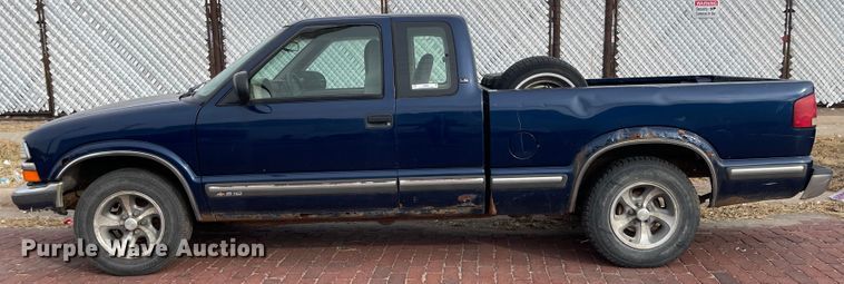 image for item IJ9503 1998 Chevrolet S10  Ext. Cab pickup truck